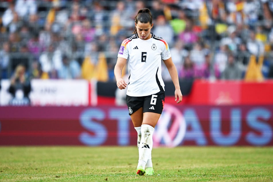 Nach ihrem Transfer prasselten hässliche Nachrichten auf die deutsche Nationalspielerin Lena Oberdorf (23) ein.