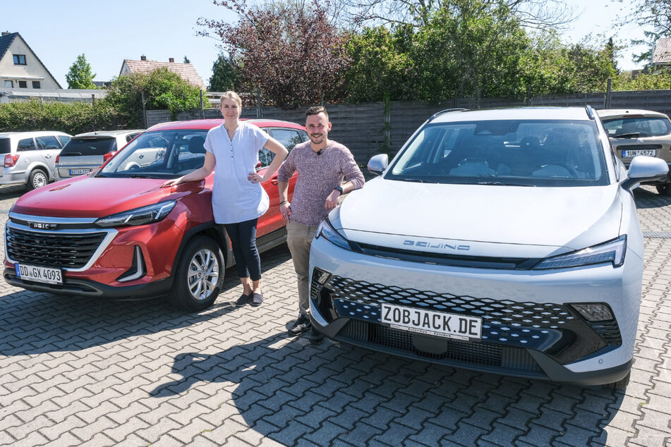Marketingleiterin Jessica und Verkäufer Markus stellen Euch gerne alle Fahrzeuge und Details vor.