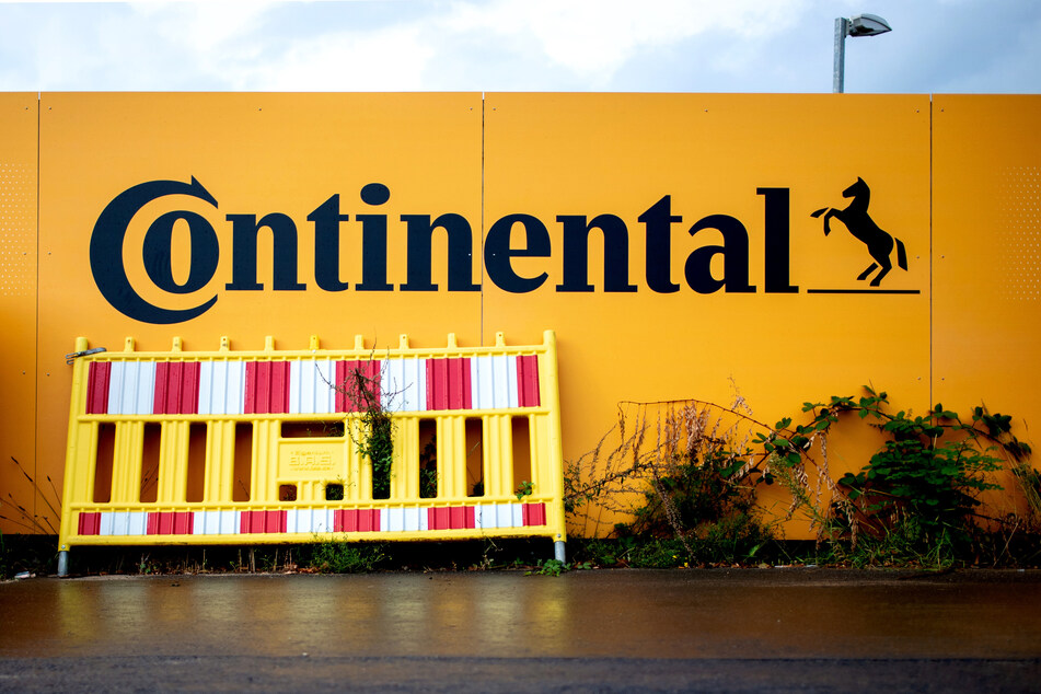 Der Autozulieferer und Reifenhersteller Continental hat in der Corona-Krise schwere Einbußen hinnehmen müssen und einen deutlichen Verlust eingefahren.
