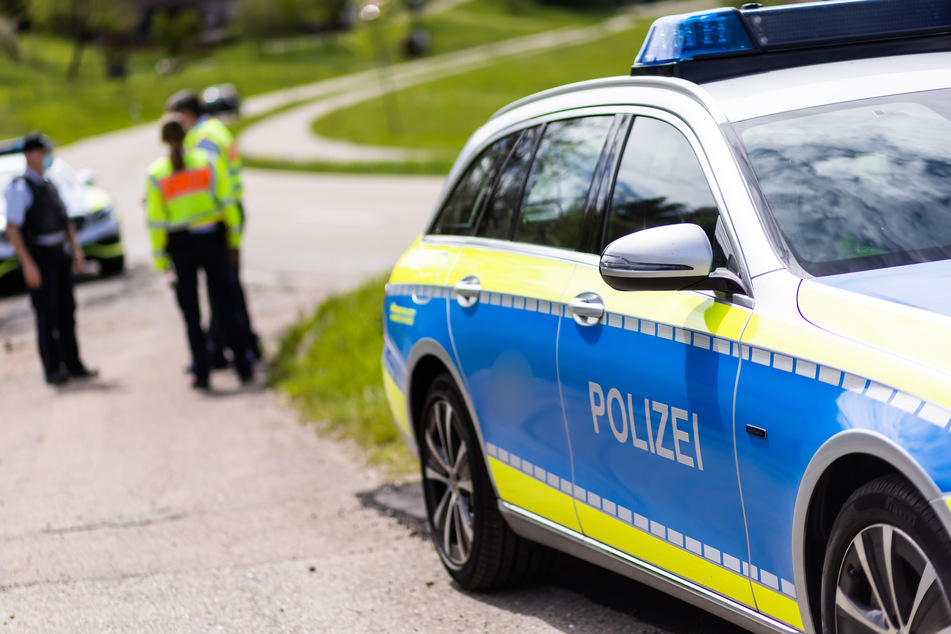 Autofahrer (39) rammt parkenden Wagen und haut ab: Als Polizei ihn besucht, staunt sie nicht schlecht