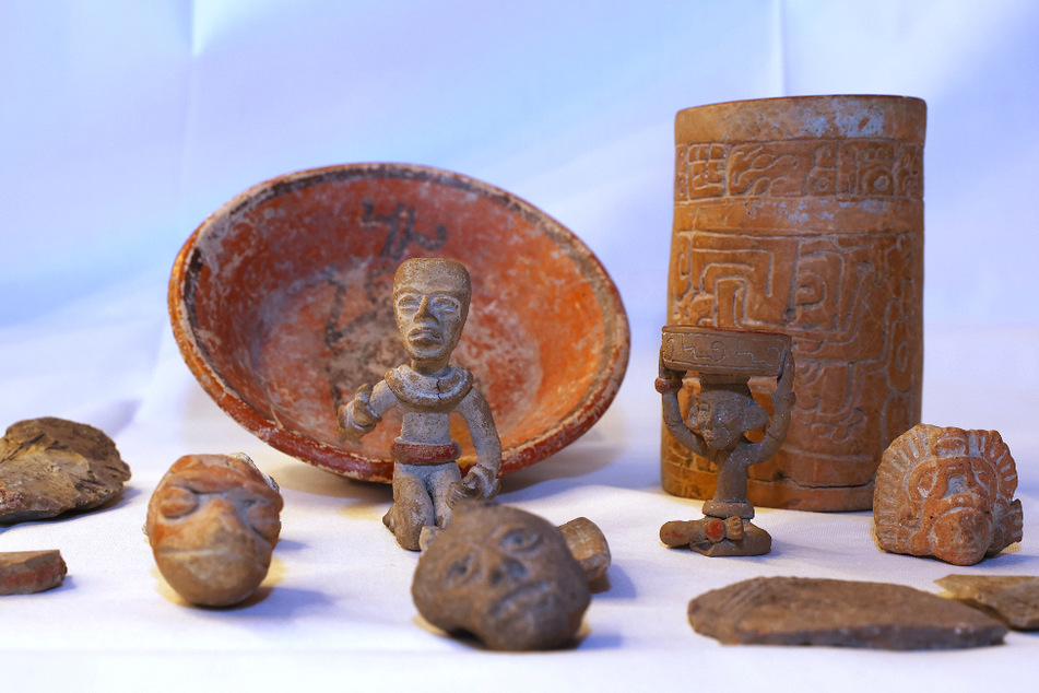 Die Artefakte wurden in einem Bauernhaus in Klötze (Sachsen-Anhalt) gefunden - sie sollen bis zu 1500 Jahre alt sein.