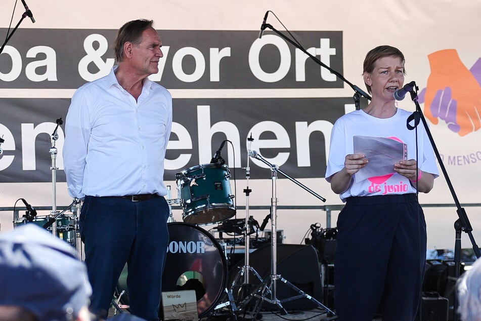 Filmstar Sandra Hüller ruft bei Demo in Leipzig zur Wahl auf: "Heute gibt's keine Ausreden mehr"