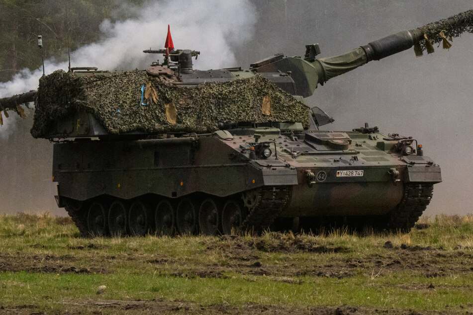 Ukraine-Krieg, Tag 76: Soldaten zur Ausbildung an Panzerhaubitze gelandet