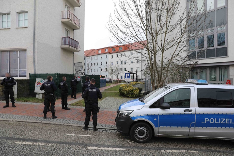 Die Polizei leitete umgehend eine Fahndung nach dem flüchtigen Täter ein - bisher ohne Erfolg.