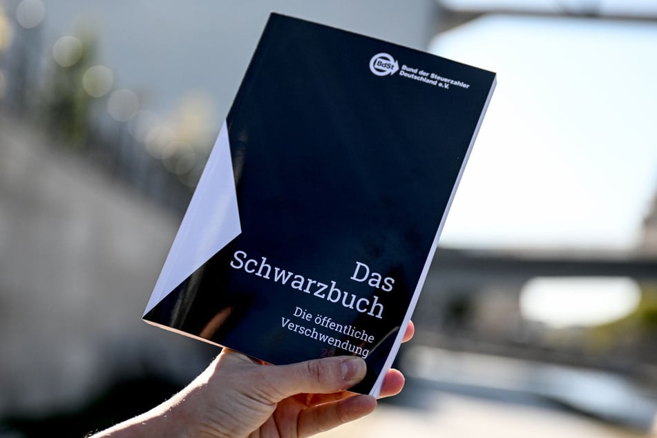 Das diesjährige Schwarzbuch des Bundes der Steuerzahler rügt die kostspielige Errichtung der Fahrradzählstellen.