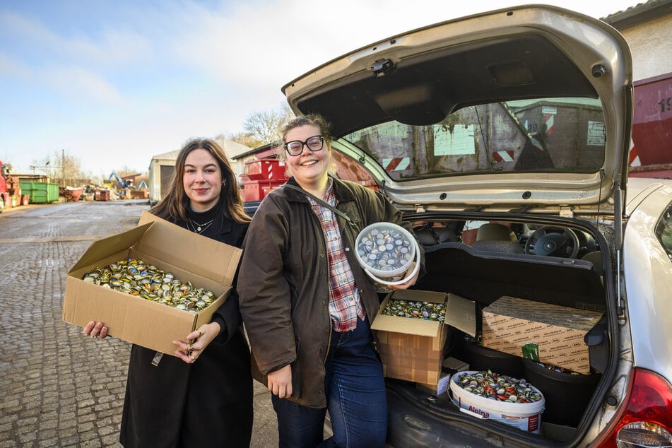 Die TAG24-Redaktion hat einen Kofferraum voller Kronkorken gesammelt.