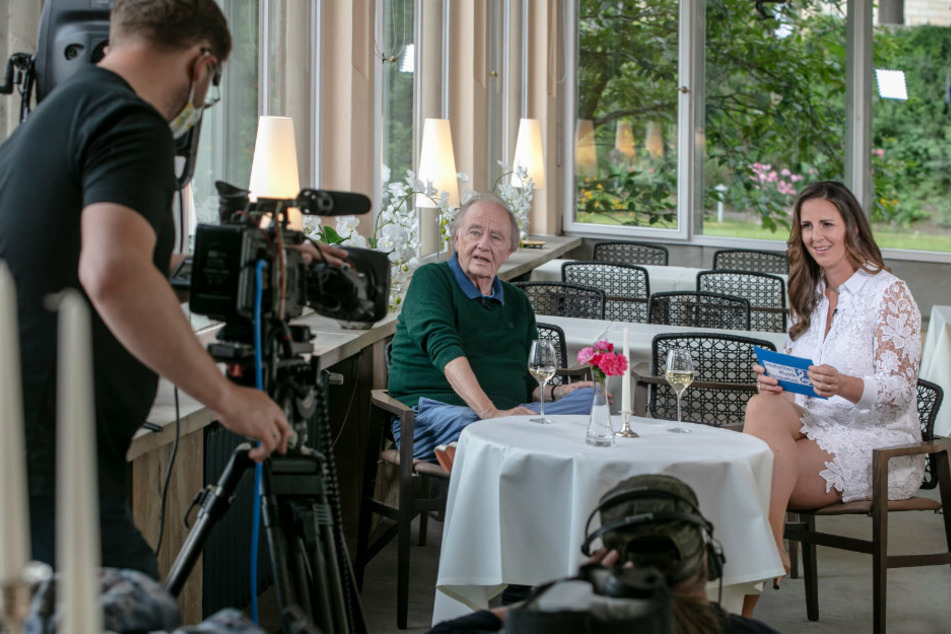 Im Hotel Schloss Eckberg: René Kollo lässt sich von Schlagersängerin Katharina Herz interviewen.