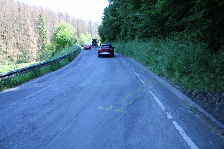 Auf der Kreisstraße 37 in Höhe Breidenassel bei Vilkerath kam es zu dem Unfall, bei dem sich der Motorradfahrer schwer verletzte.