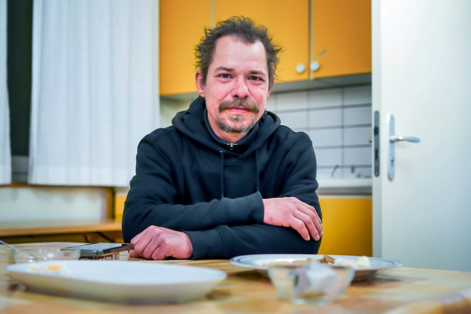 Ronny (44) schläft unter der Marienbrücke, wenn das Nachtcafé geschlossen hat.