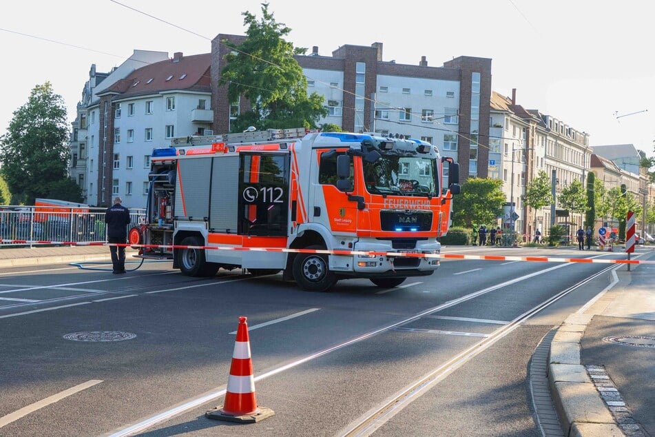 Die Brücke der Karl-Heine-Straße wurde gesperrt.