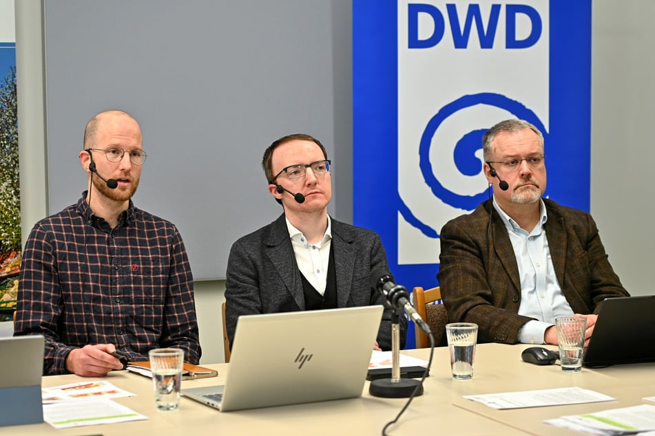 Experten für Wetter und Klima: Florian Kerl, Daniel Hertel (beide vom Umwelt-Landesamt) und Falk Böttger (v.l.) vom Deutschen Wetterdienst.