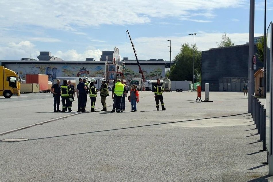 Einsatzkräfte kümmerten sich um die Lage vor Ort.