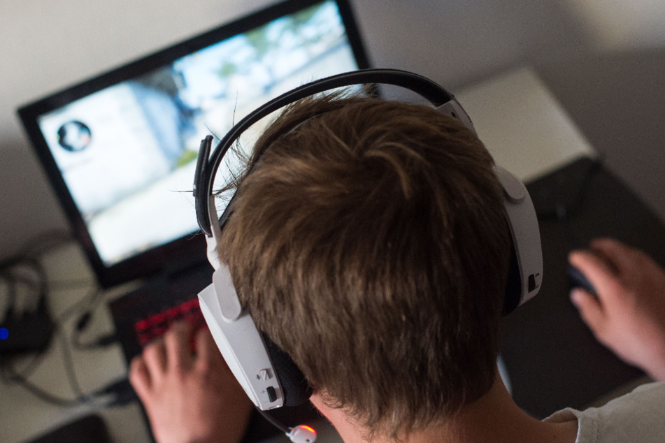 Ein 20-Jähriger hat beim Computer-Spielen einen Polizei-Einsatz ausgelöst. (Symbolbild)