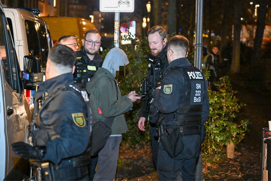 Die Polizei nahm die Personalien mehrerer Demonstrationsteilnehmer auf.