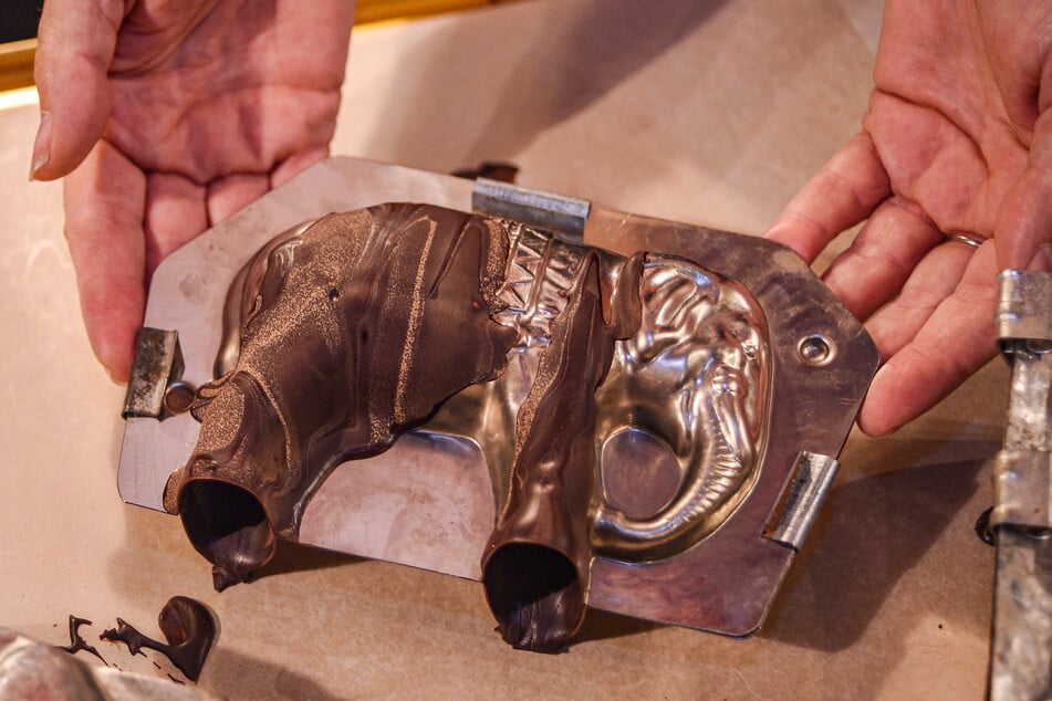Rund 100 Jahre alt ist diese Form, in der ein Elefant aus Schokolade gegossen werden kann.