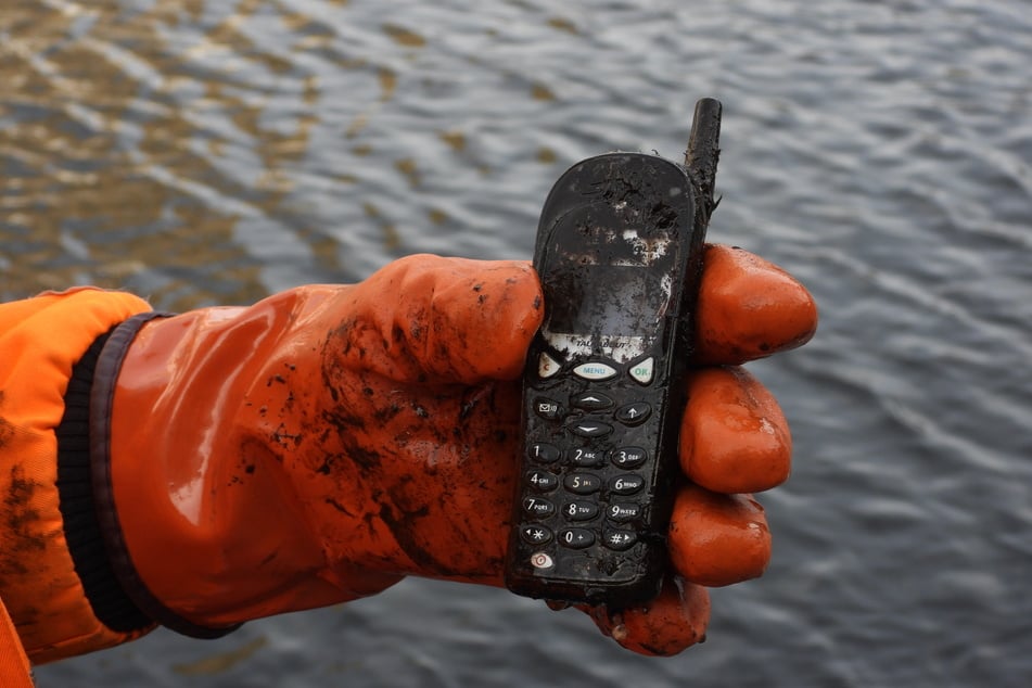 Dieses Mal wurden auch zahlreiche Handys im Wasser gefunden.