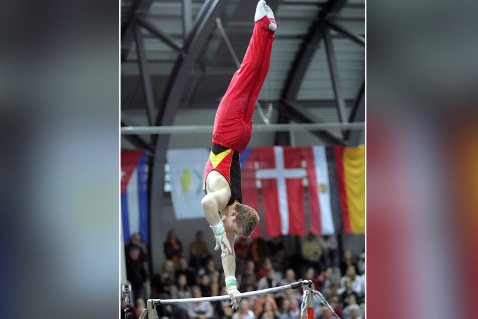 Fabian Hambüchen 2005 am Reck. Er gewann 2016 olympisches Gold.