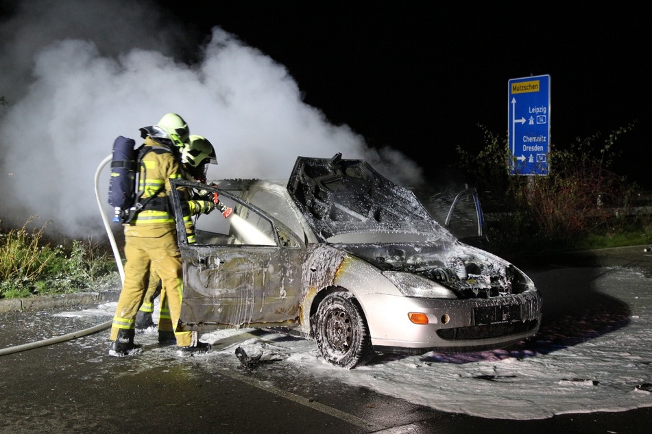 Einsatzkräfte der Feuerwehr löschten die Flammen.