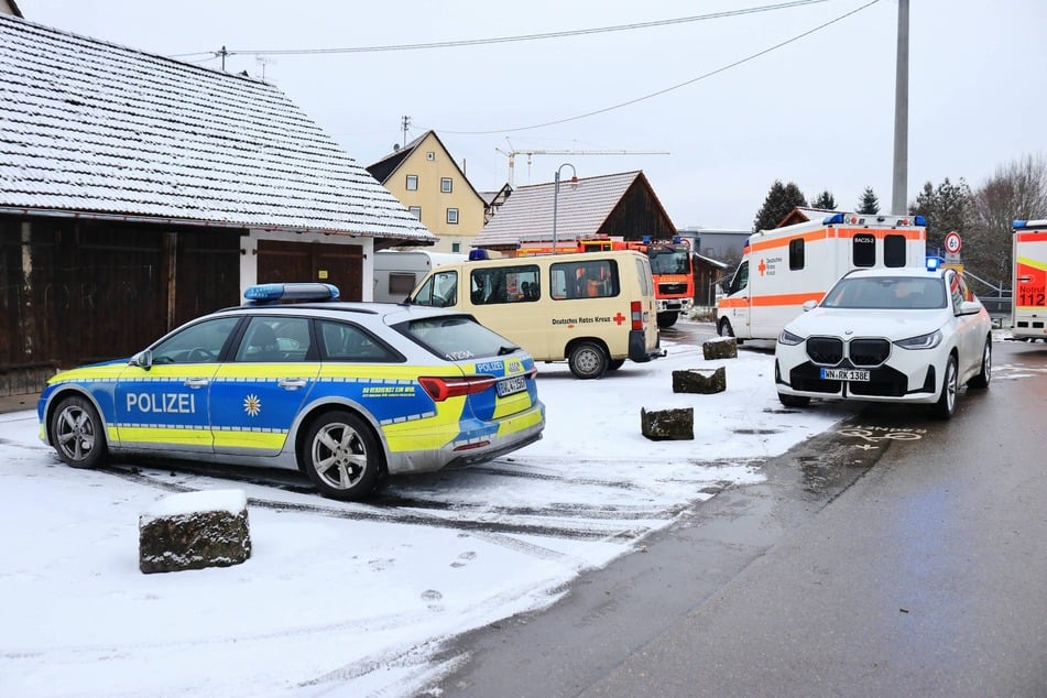 Sofort rückte ein Großaufgebot der Feuerwehr, des Rettungsdiensts und der Polizei aus.