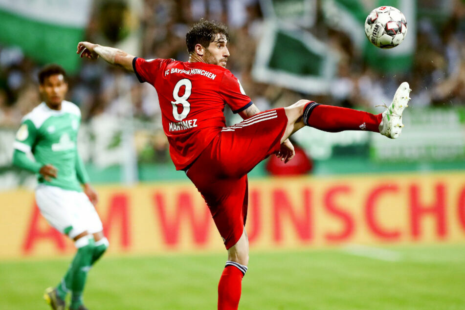 Über seine Zukunft hüllt sich Noch-Bayernspieler Javi Martinez (32) in Schweigen. (Archiv)