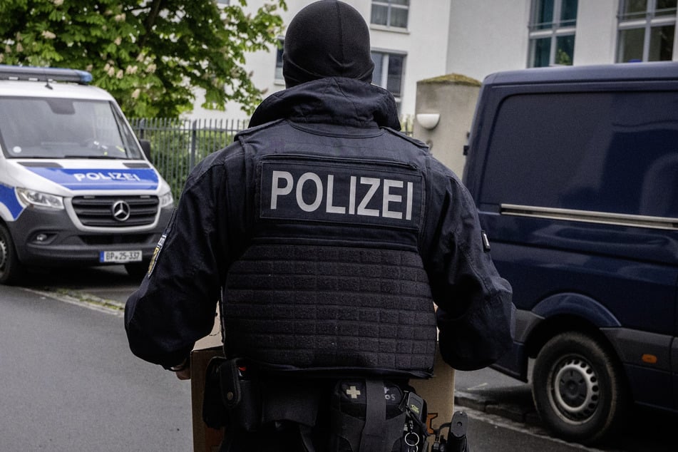 Insgesamt rund 150 Beamte sollen an der bundesweiten Aktion beteiligt gewesen sein. (Symbolbild)