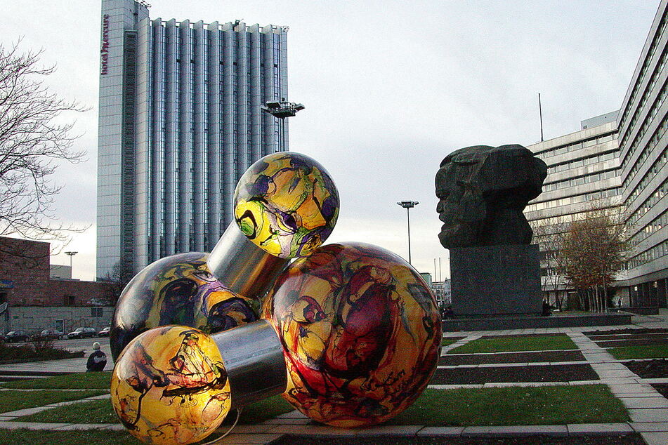 Von 2001 bis 2002 stand das Kunstwerk neben dem "Nischel" an der Brückenstraße.
