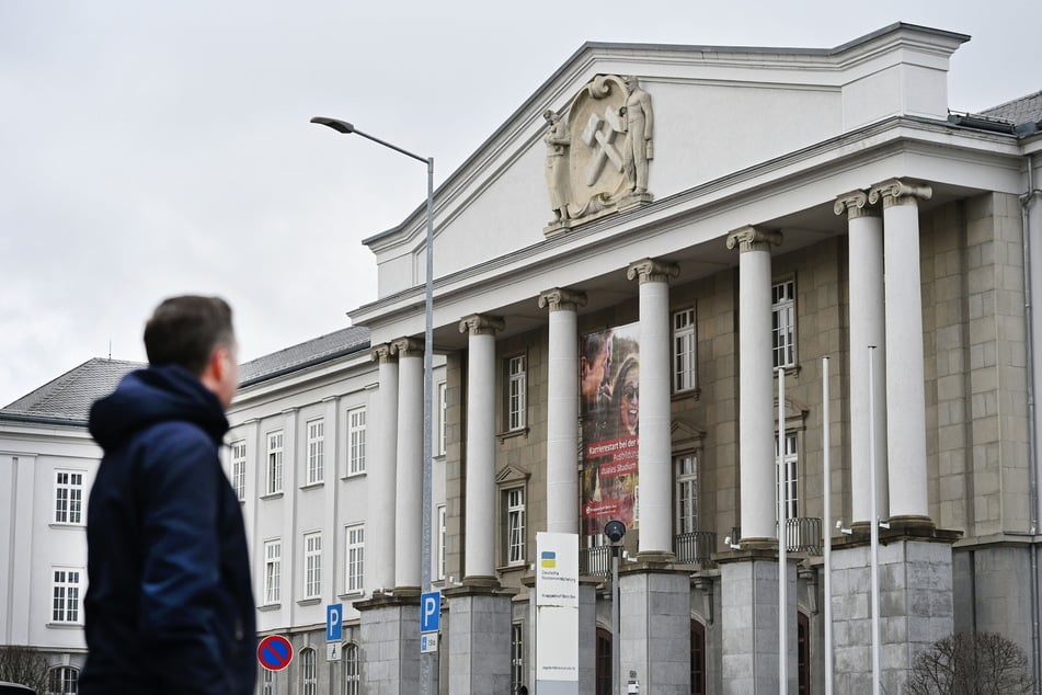 Imponierende Monumentalarchitektur: Andreas Moser ist von Chemnitz beeindruckt.