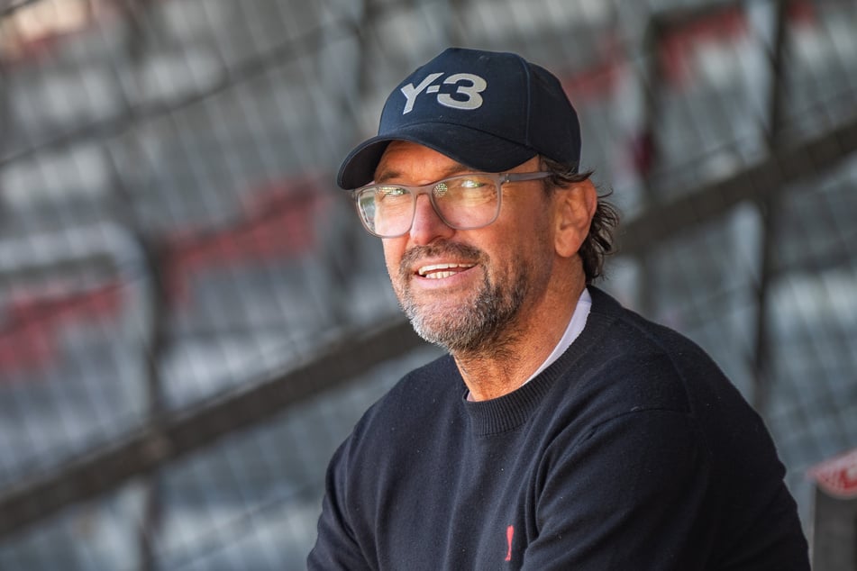 Der Fußballfanatiker versteht sich nicht nur als Trainer, will den Klub strukturell stabilisieren und voranbringen.
