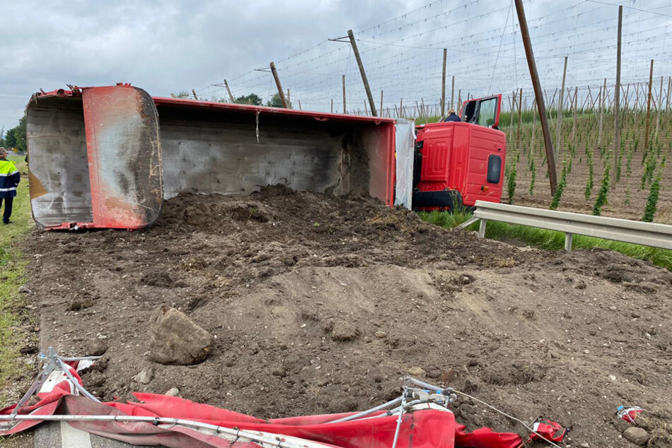 Die Straße musste für mehrere Stunden gesperrt werden.