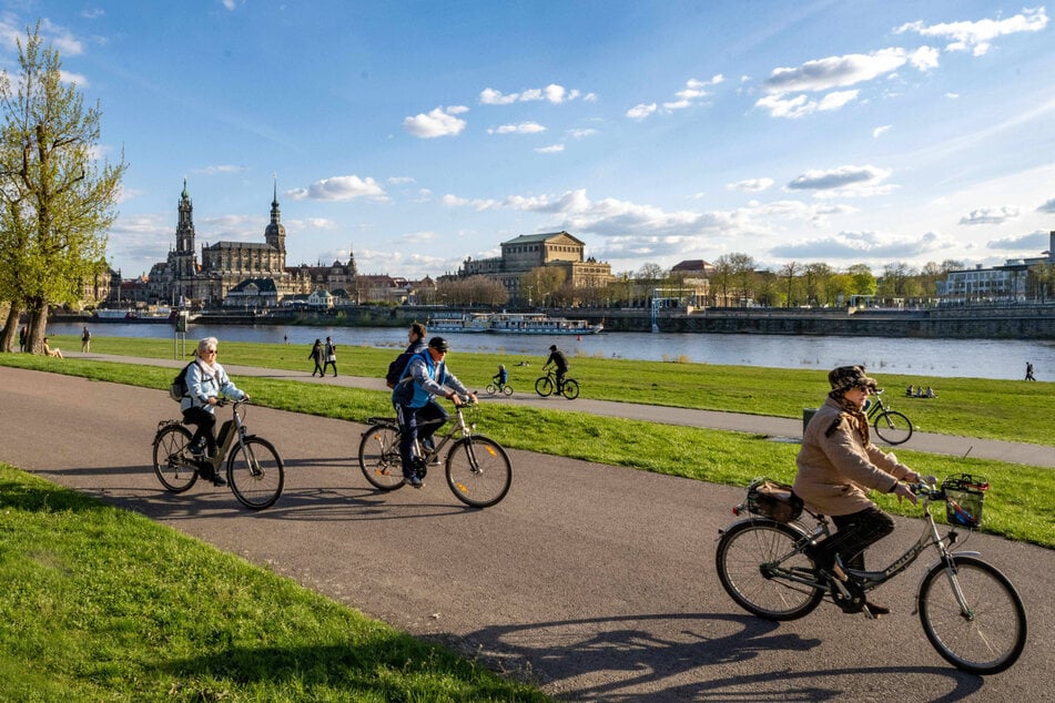 Der Radwegebau in Sachsen schwächelt. Die Grünen kritisieren, dass die Landesregierung im Doppelhaushalt 2025/26 dafür insgesamt 20 Mio. Euro einsparen will. Das ist nicht die einzige Kritik an dem Entwurf.