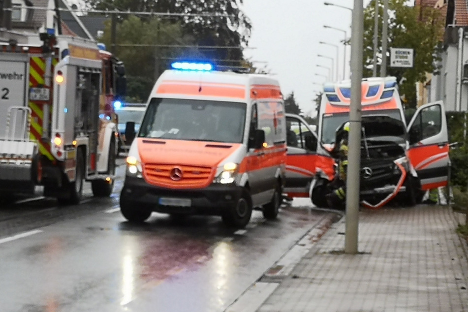 Der Rettungsdienst war zusammen mit dem Notarzt auf dem Weg zu einem Einsatz gewesen.