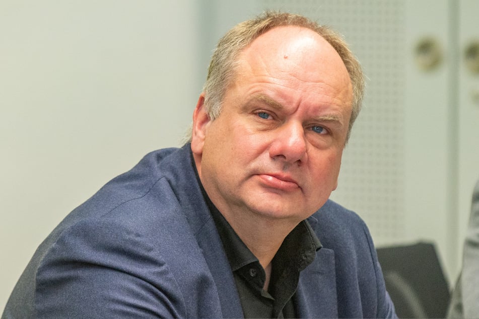 OB Dirk Hilbert (53, FDP).