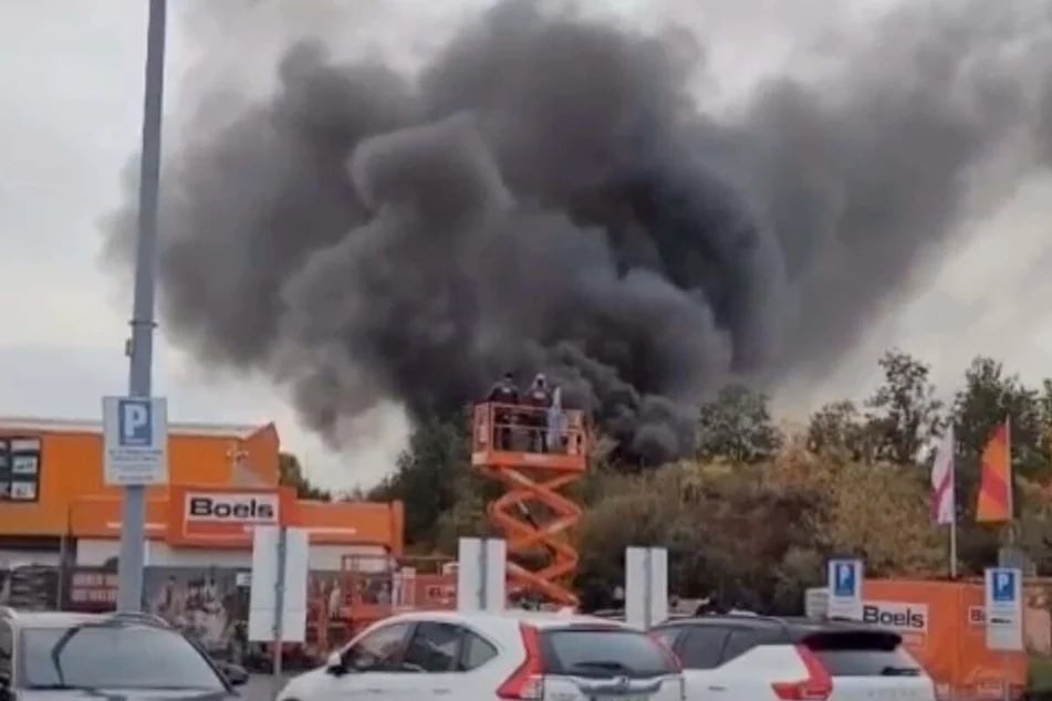 Eine dicke Rauchsäule zog damals über Dresden.