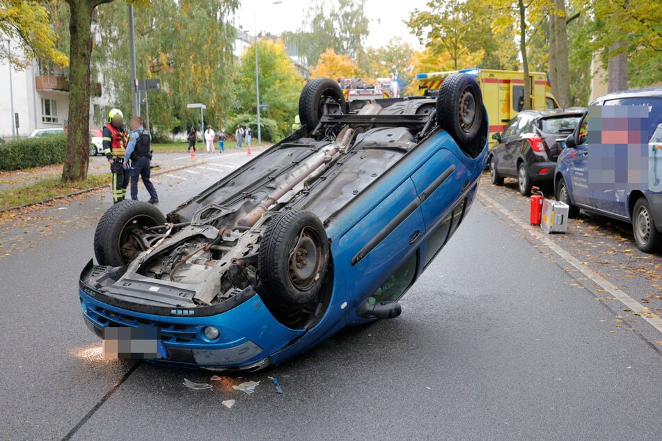 Das Auto landete kopfüber auf der Zschopauer Straße - Totalschaden.