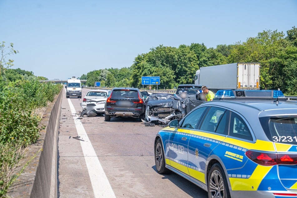 Bei einem Folgeunfall in Höhe der Anschlussstelle Appenweier sind fünf Autos zusammengekracht. Zwei Frauen kamen ums Leben.