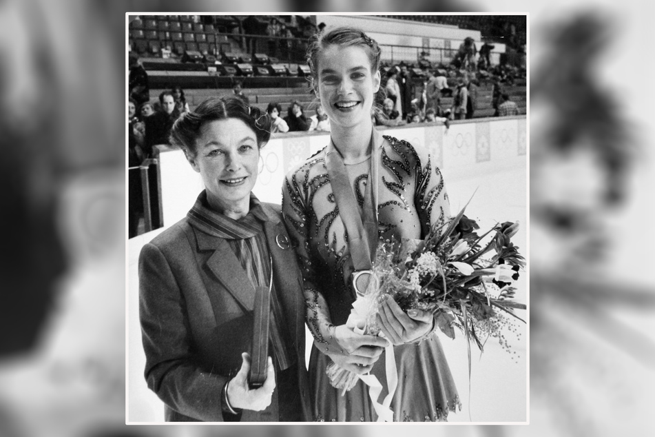 Die Chemnitzer Eiskunstlauf-Trainerin Jutta Müller (l.) bei den Olympischen Spielen 1984 in Sarajevo mit Goldmedaillengewinnerin Katarina Witt.