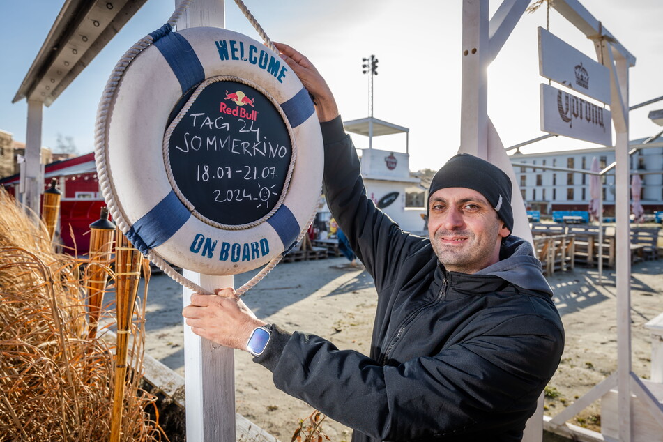 Marcel Kummers (36) plant schon den Kinosommer am Uferstrand.