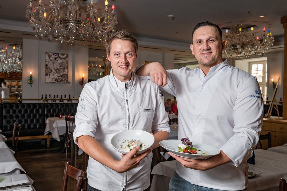 Tobias Moc (37, l. ) und Sebastian Strobel (31) übernehmen das kulinarische Ruder im Kempinski.