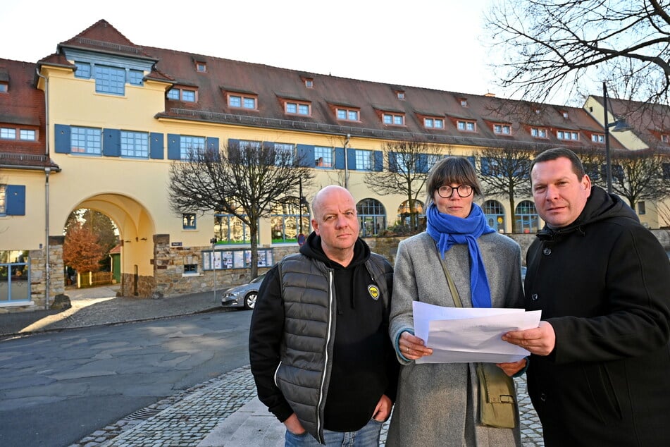 Machten gegen die Pläne von SachsenEnergie mobil: Anwohner Torsten Pötschk (54), Tanja Fischer (58) vom Bürgerverein und Stadtbezirksbeirat René Strietzel (47) aus Hellerau.