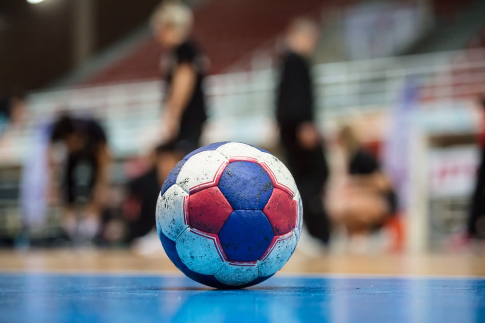 Beim französischen Handball-Erstligisten HBPC steht derzeit die Welt still. (Symbolbild)