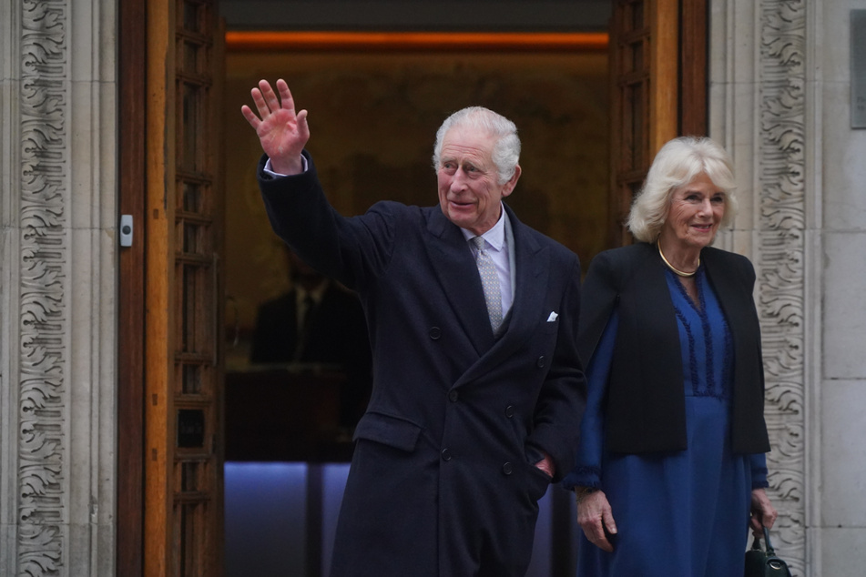 Königin Camilla (76) hatte ihren Ehemann in London abgeholt.
