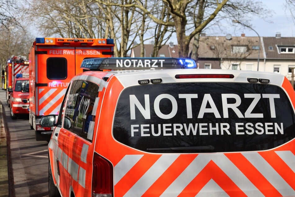 Feuerwehr und Rettungsdienst waren am Samstagabend in einer Essener Klinik wegen eines Stromausfalls im Einsatz. (Symbolfoto)