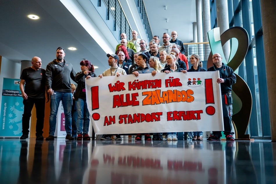 Die Betriebsratsmitglieder machen sich ebenfalls für den Erhalt des Zalando-Standorts in Erfurt stark.