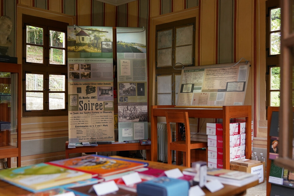 Im kleinen Museum kommen Schiller-Fans auf ihre Kosten.