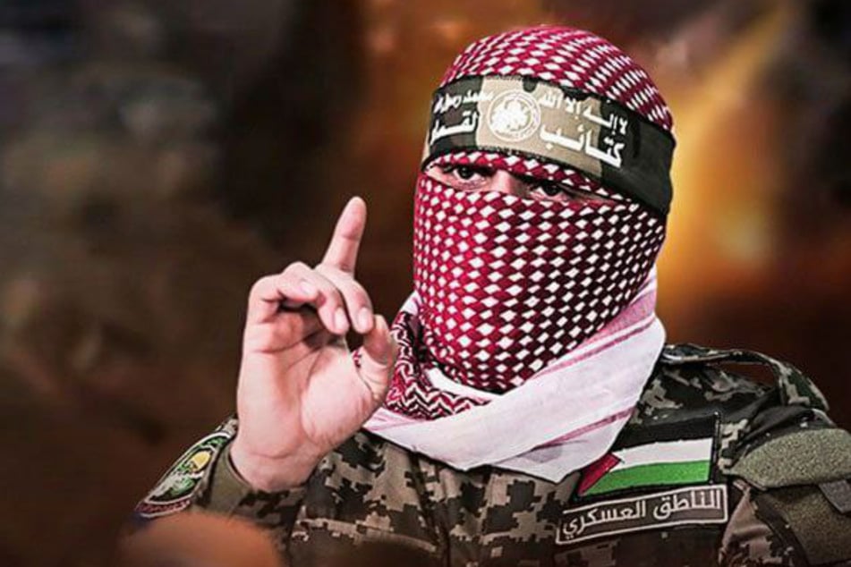 Hält sein Gesicht stets hinter seinem Schal versteckt: Hamas-Propagandist Abu Obida setzt auf verstörende Hochglanz-Videos.