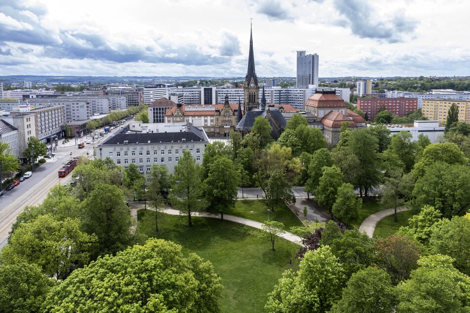 Duo gab ihr unbekannte Tabletten: 21-Jährige in Chemnitzer Park belästigt