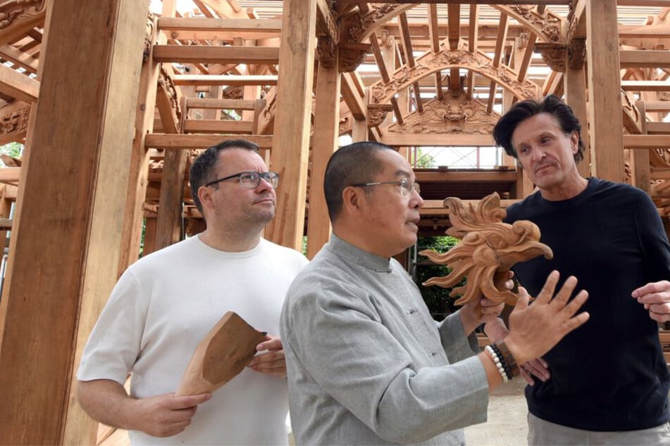 Komplett ohne Bauplan und Schrauben: Sächsische Kleinstadt bekommt buddhistischen Tempel
