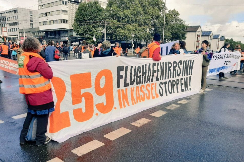 Aktivisten der Letzten Generation versammelten sich unter anderem auf dem Altmarkt in Kassel.