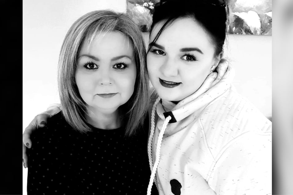 Theresa (l.) trauert um ihre Tochter Bonnie Smith (r., 26), die bei einem Familienurlaub ums Leben kam.