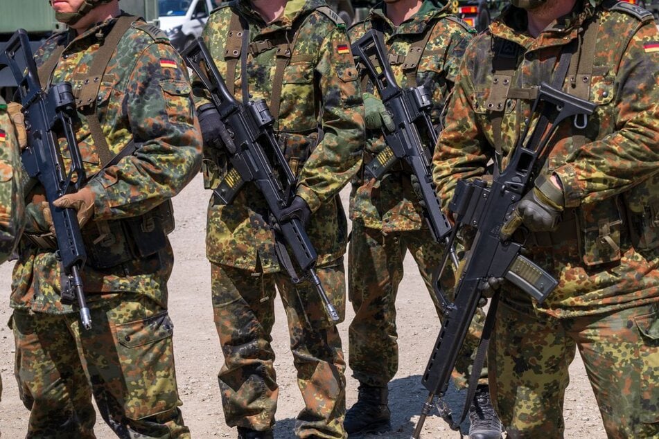 Nur knapp jeder Vierte im Südwesten würde im Angriffsfall das Land mit einer Waffe verteidigen. (Symbolfoto)